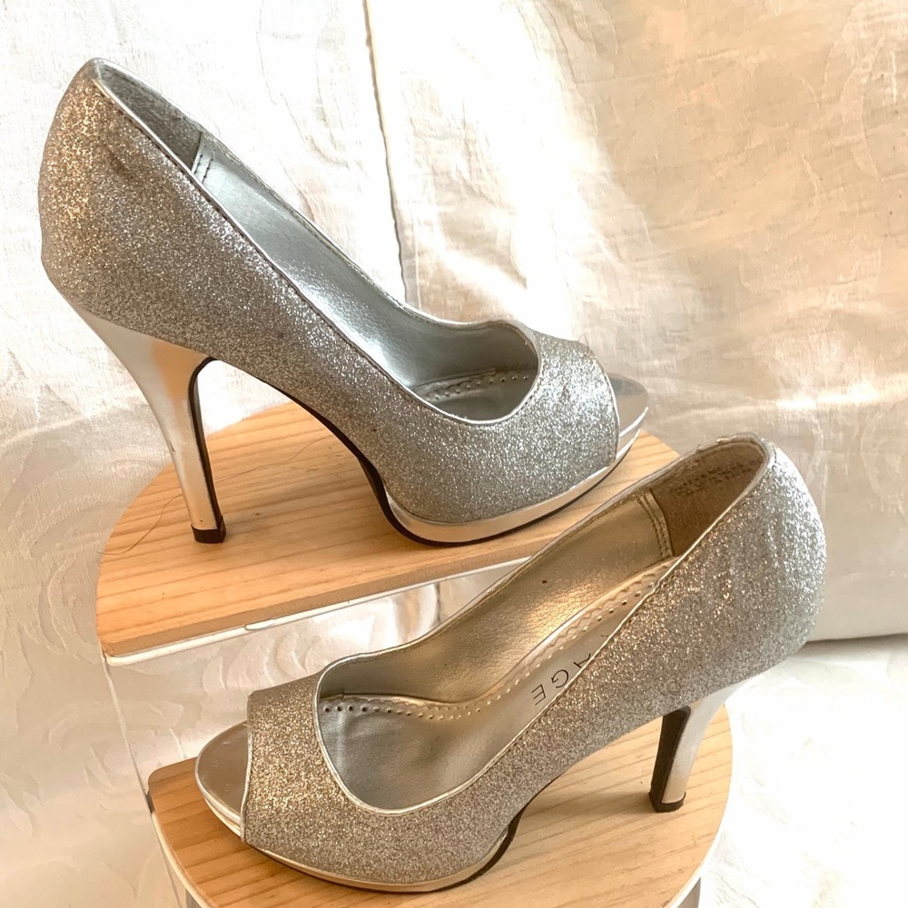 Rampage Formal
Evening Silver Peep-Toe Glitter Heels